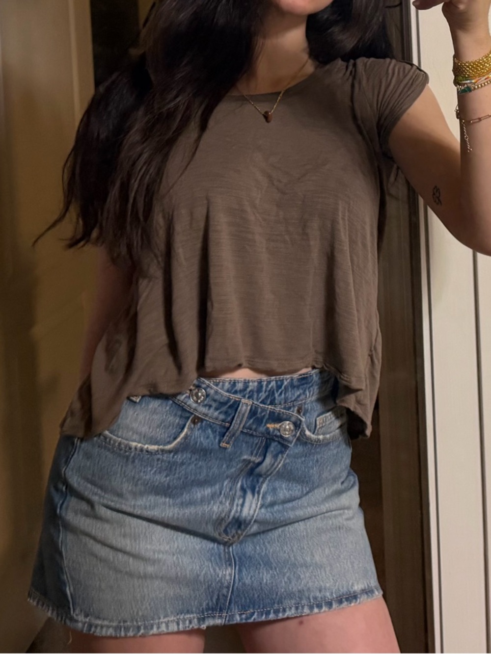 BCBG Taupe Scoop Neck Short Sleeve Top